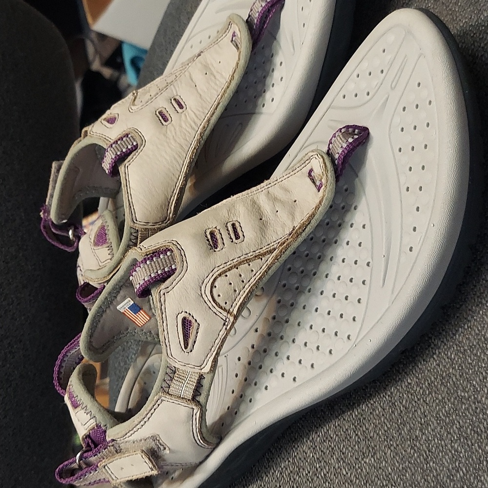 NEW Womens EARTH Mahi Thong Sandal Grey Vintage size 10 Retail $89
